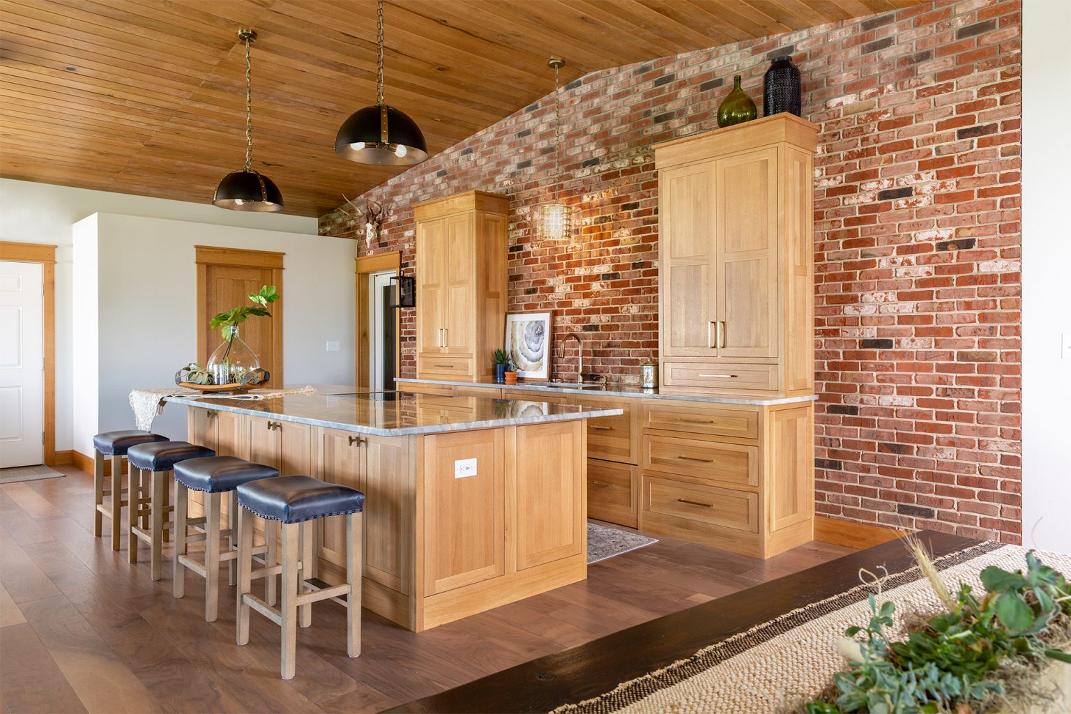 Natural on Rift Cut White Oak Flush Inset using New Haven Door | Tez Marble