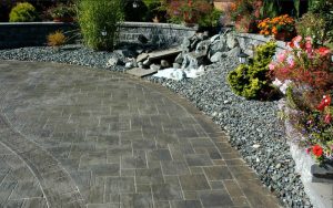 Does water drain between pavers