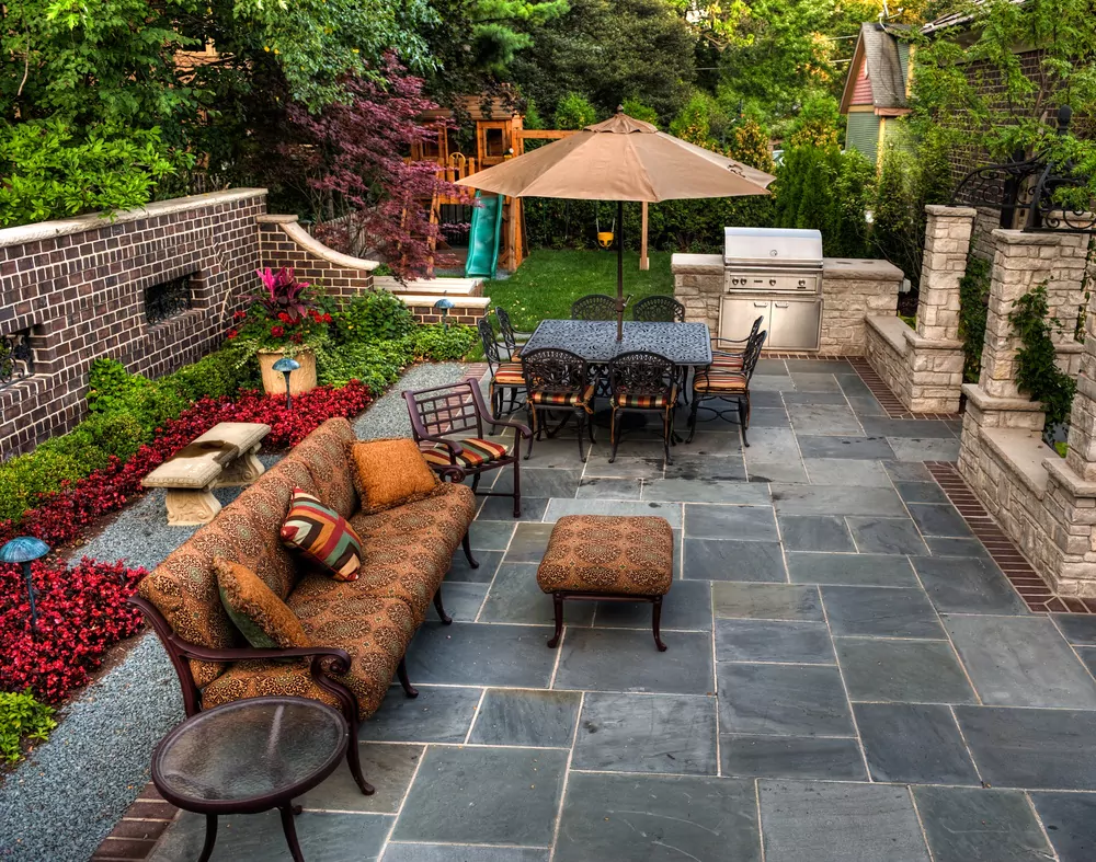 Can plastic go under pavers