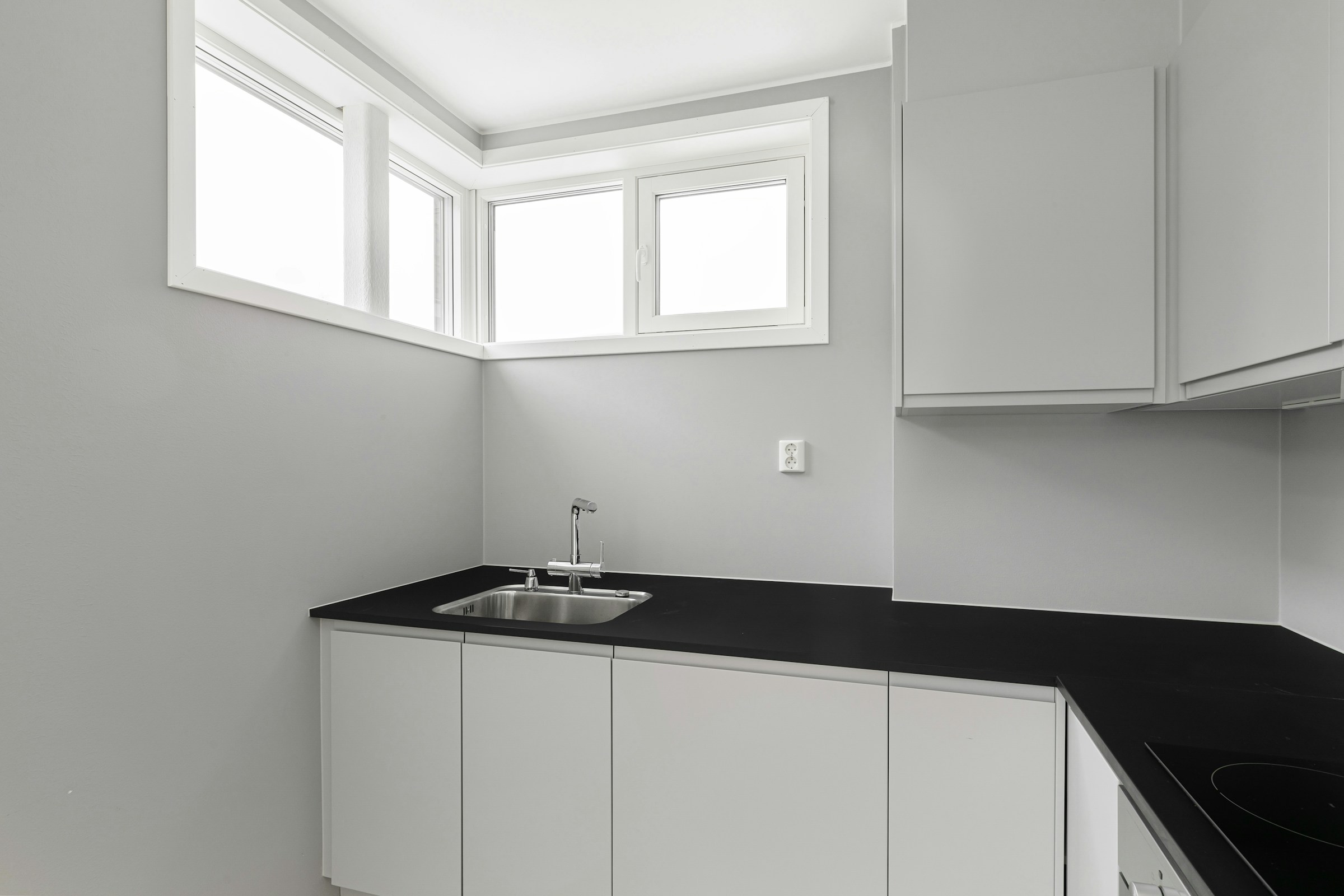 Using Quartzite in High-Traffic Kitchens